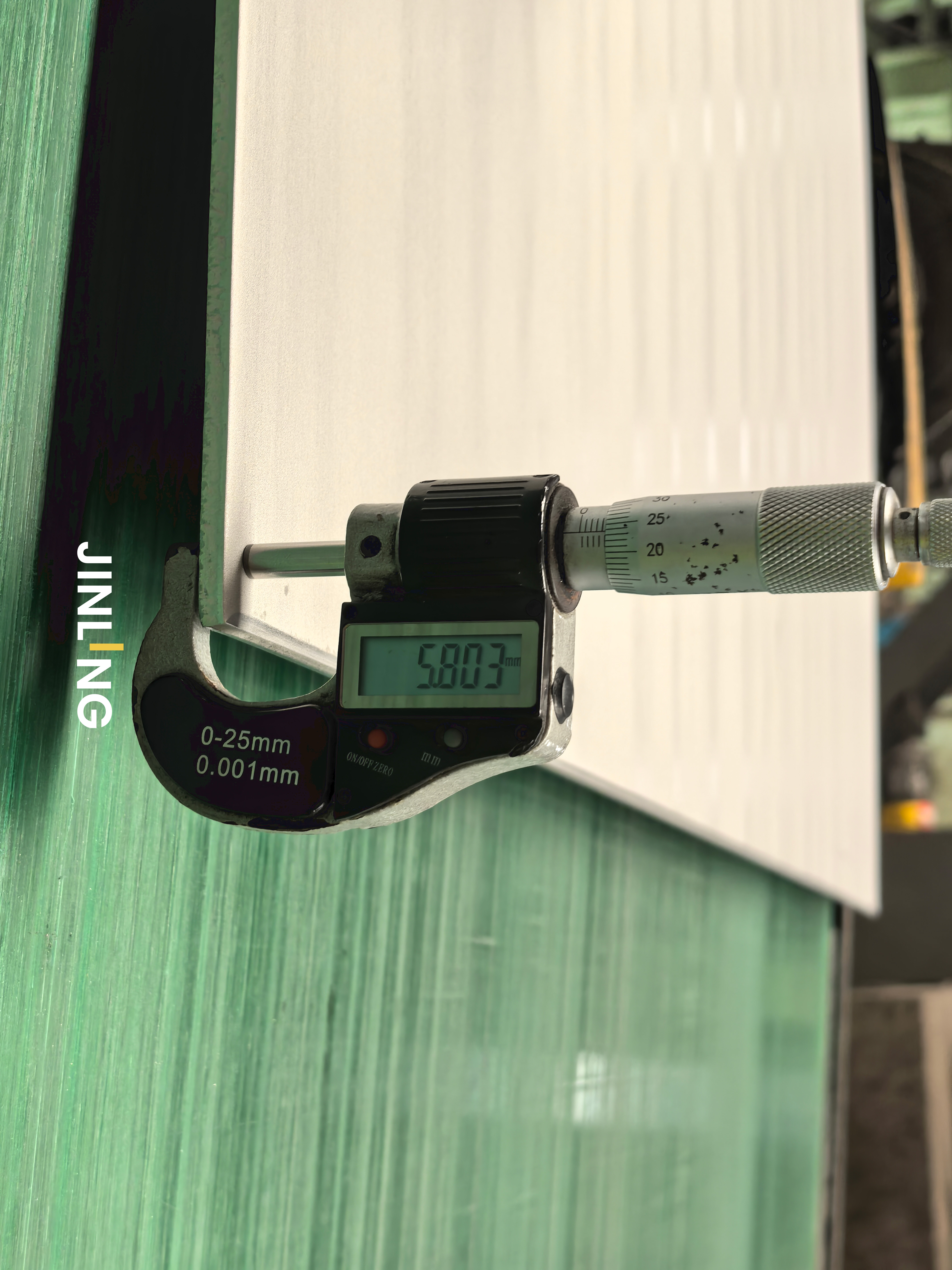 Thickness measurement quality control for stainless steel before shipment