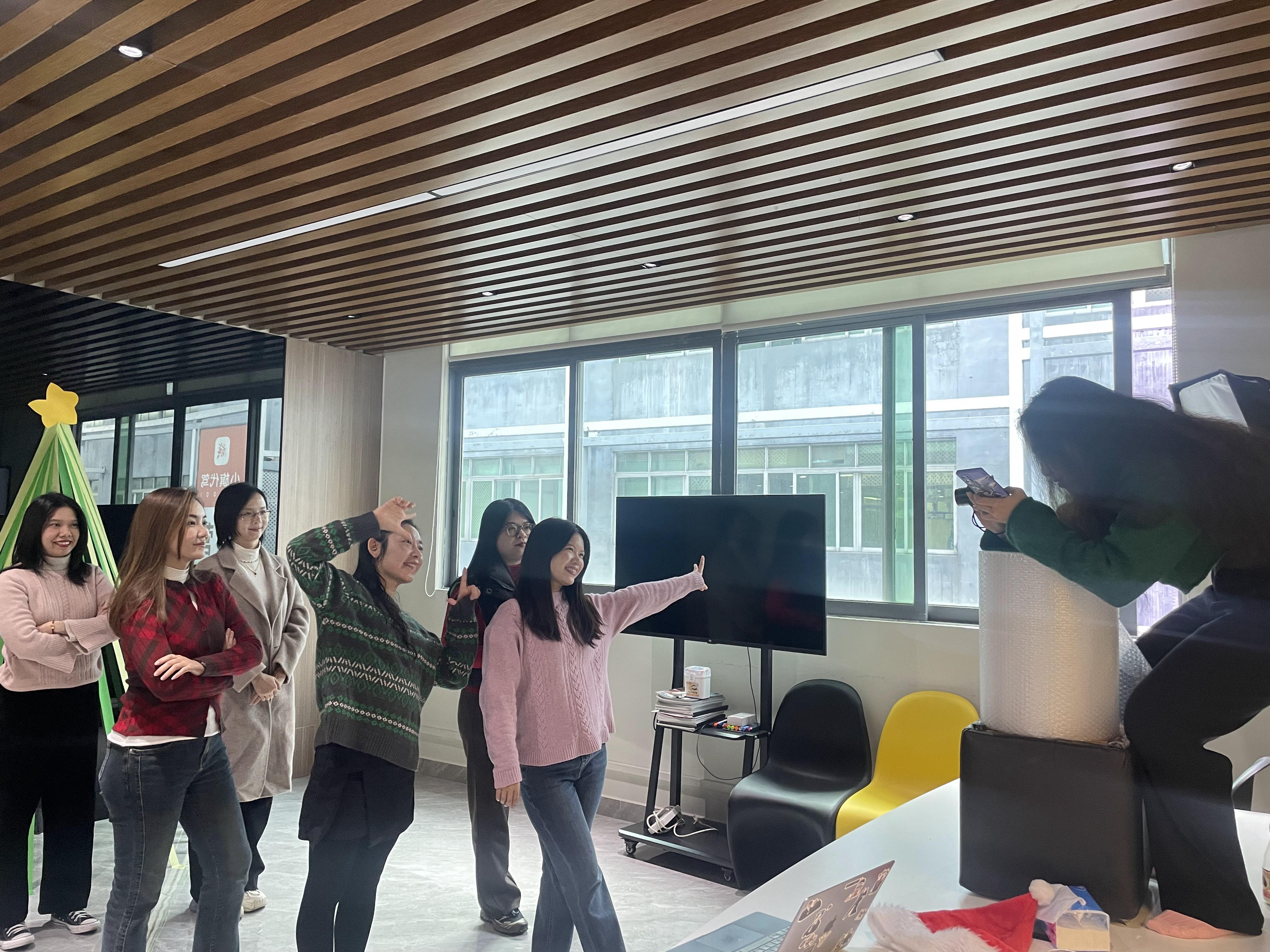 Jinling Metals team presentation for stainless steel market communication and company culture