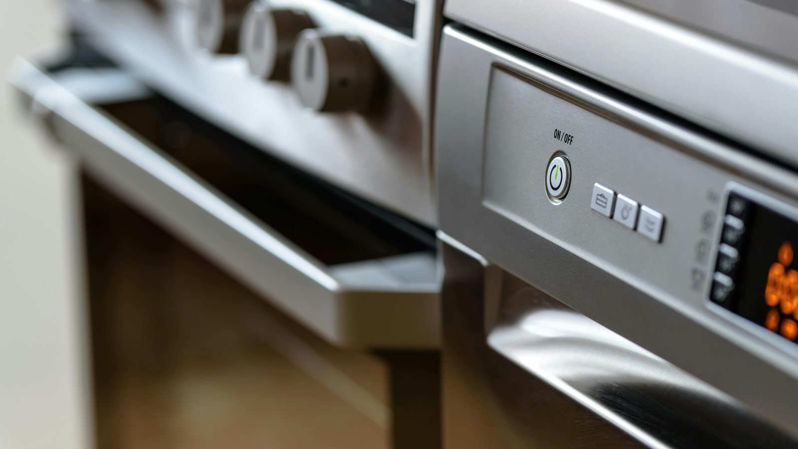 304 and 316L stainless steel application guide for kitchen and equipment panels