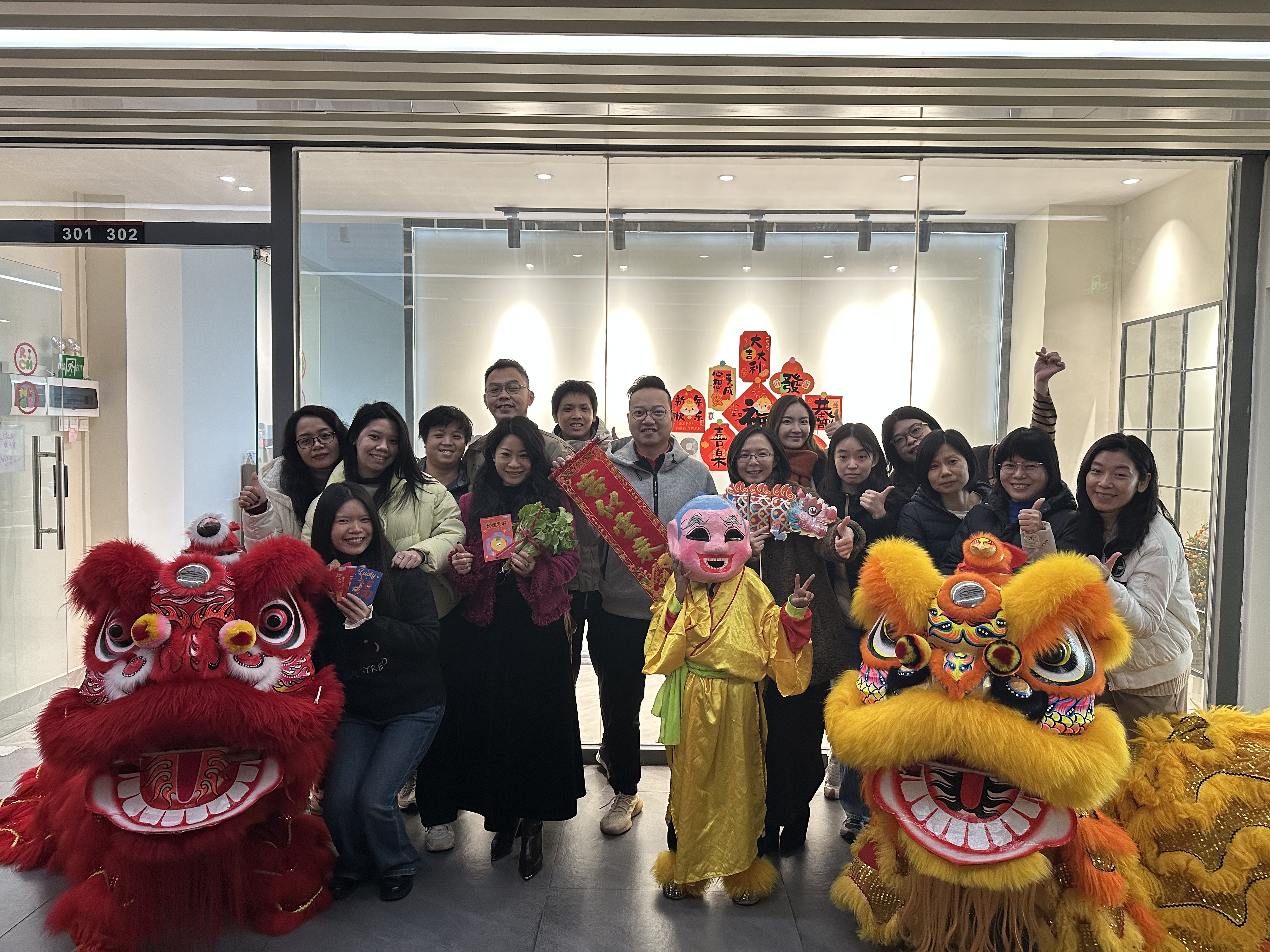 Jinling Metals team group photo at Foshan office